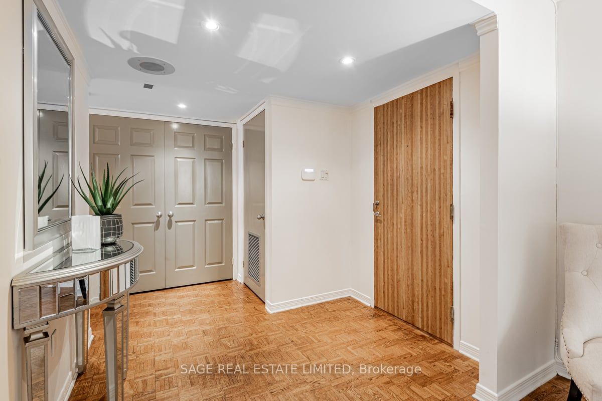 360 Bloor Street E #1007