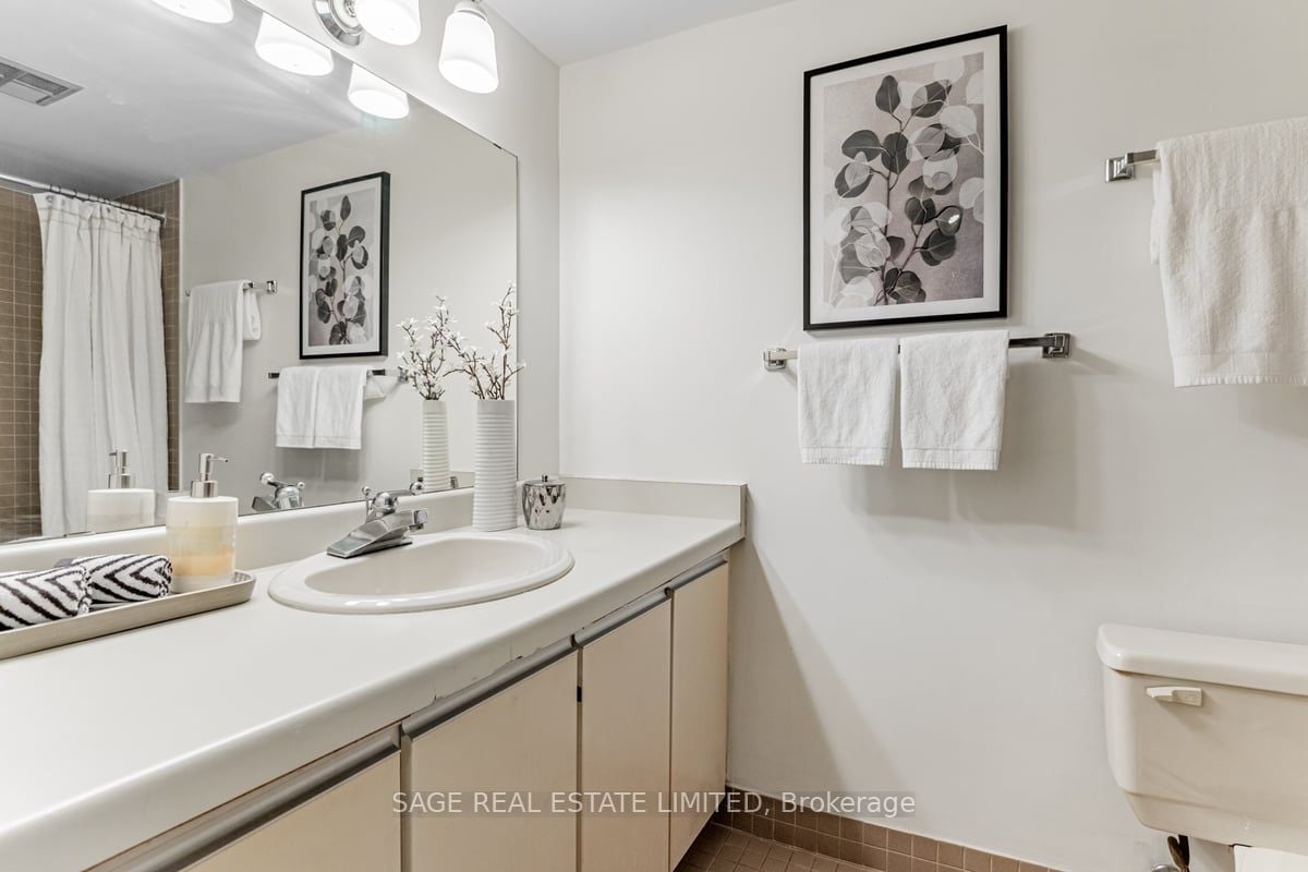 360 Bloor Street E #1007