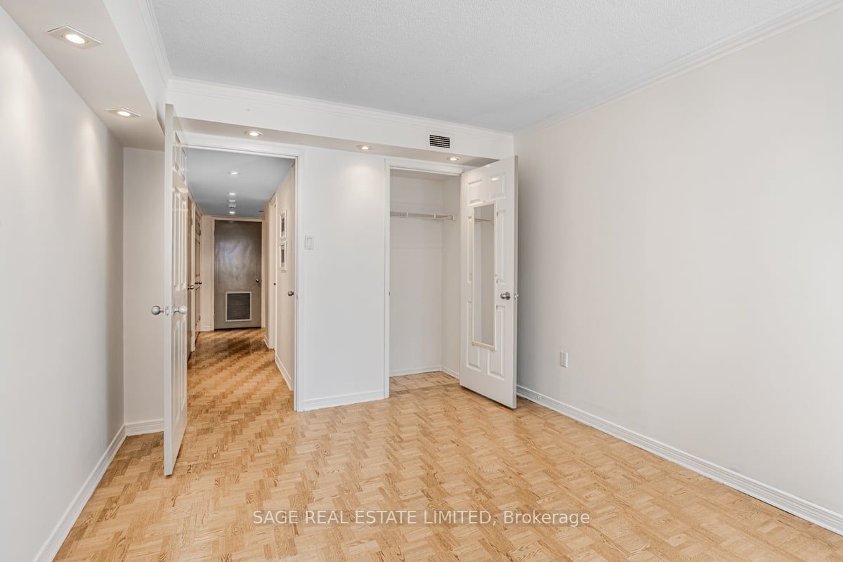 360 Bloor Street E #1007