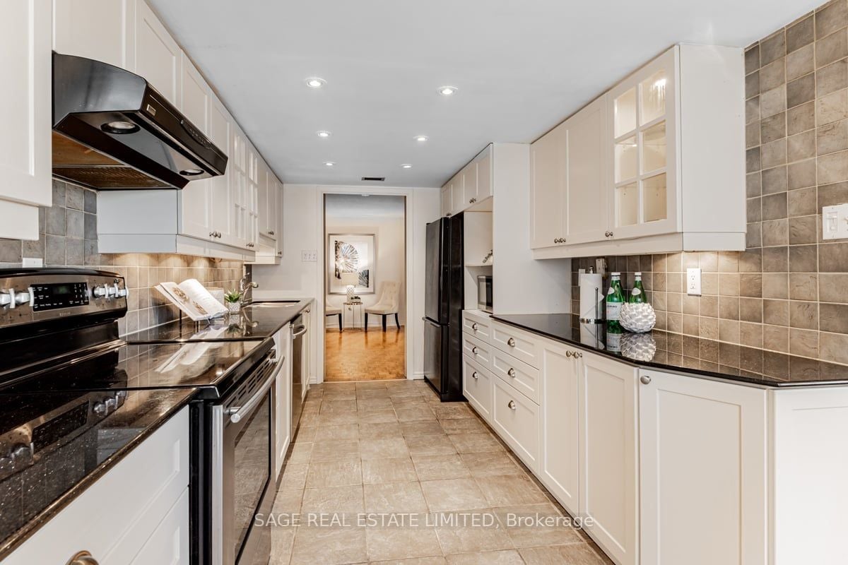 360 Bloor Street E #1007