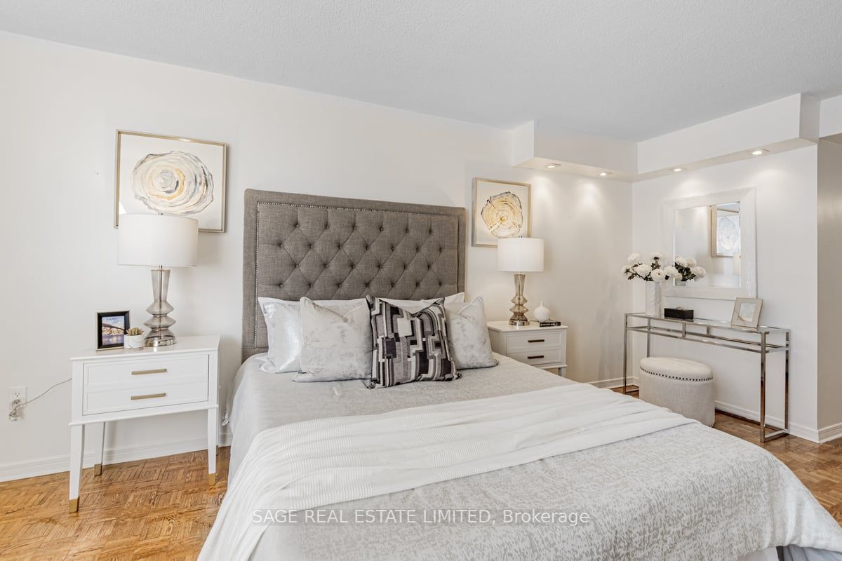 360 Bloor Street E #1007