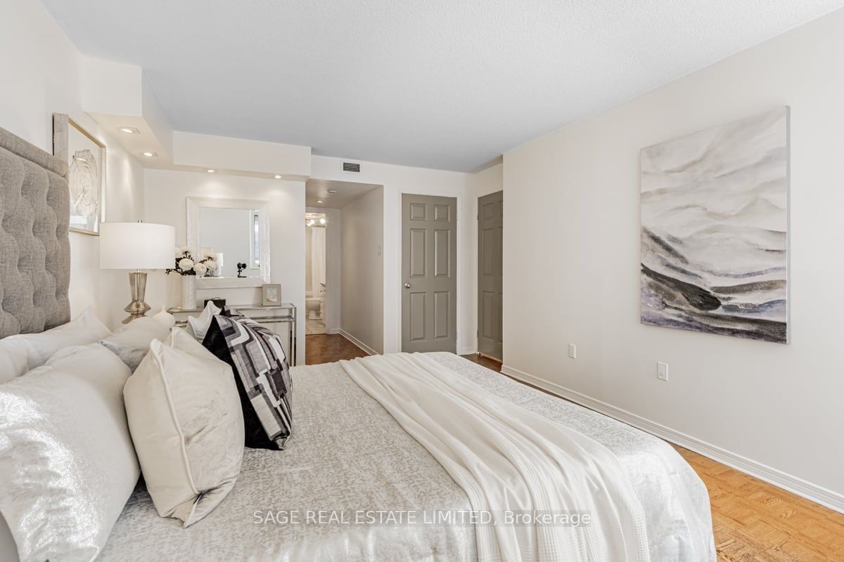 360 Bloor Street E #1007