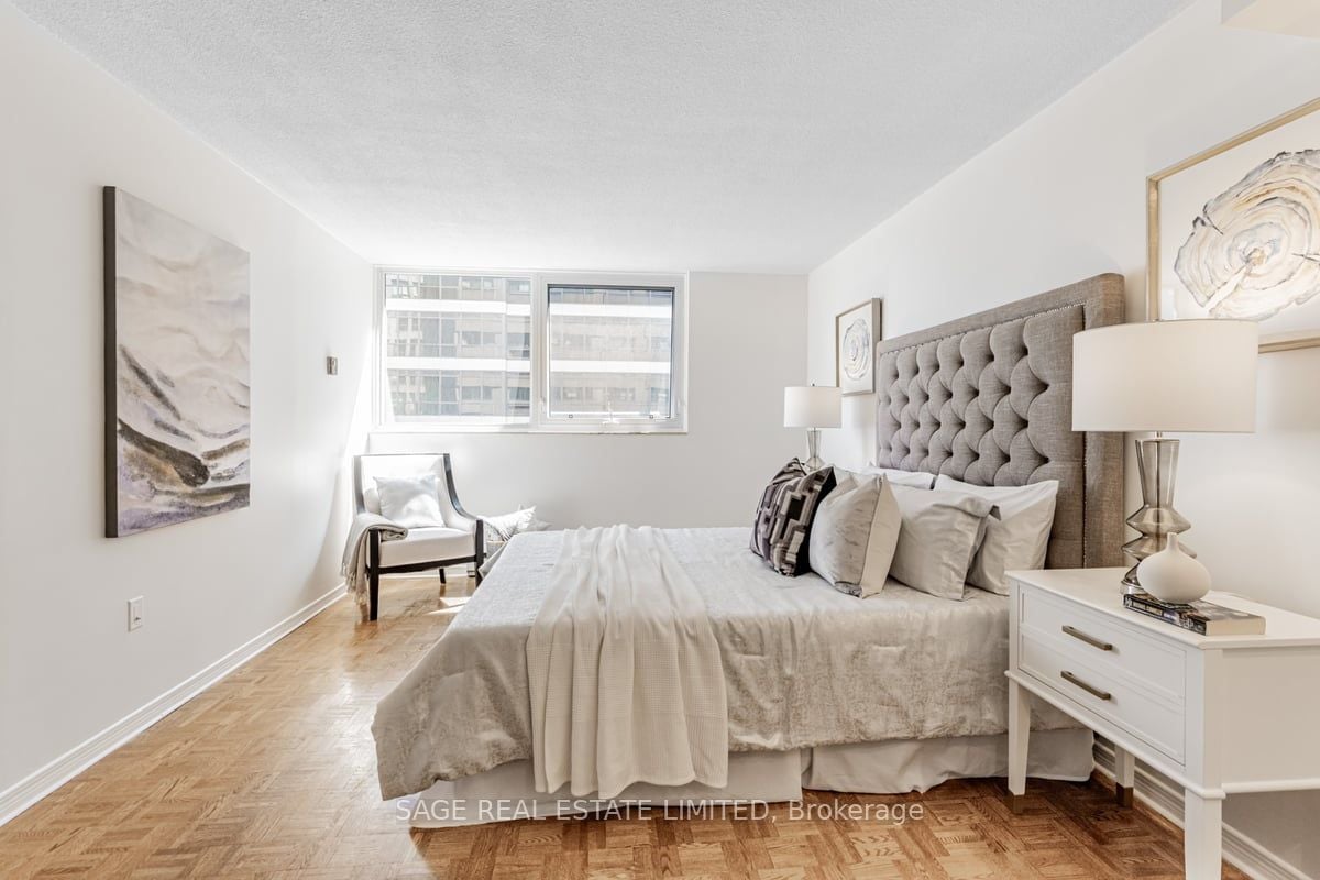 360 Bloor Street E #1007