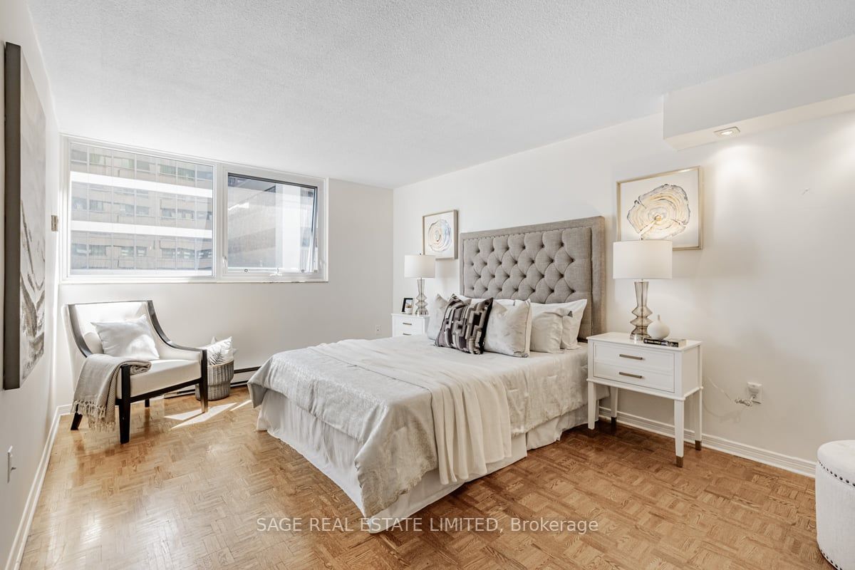 360 Bloor Street E #1007