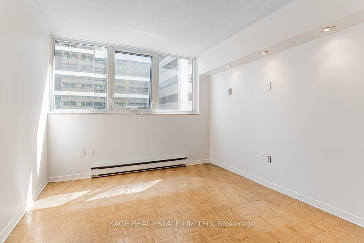 360 Bloor Street E #1007