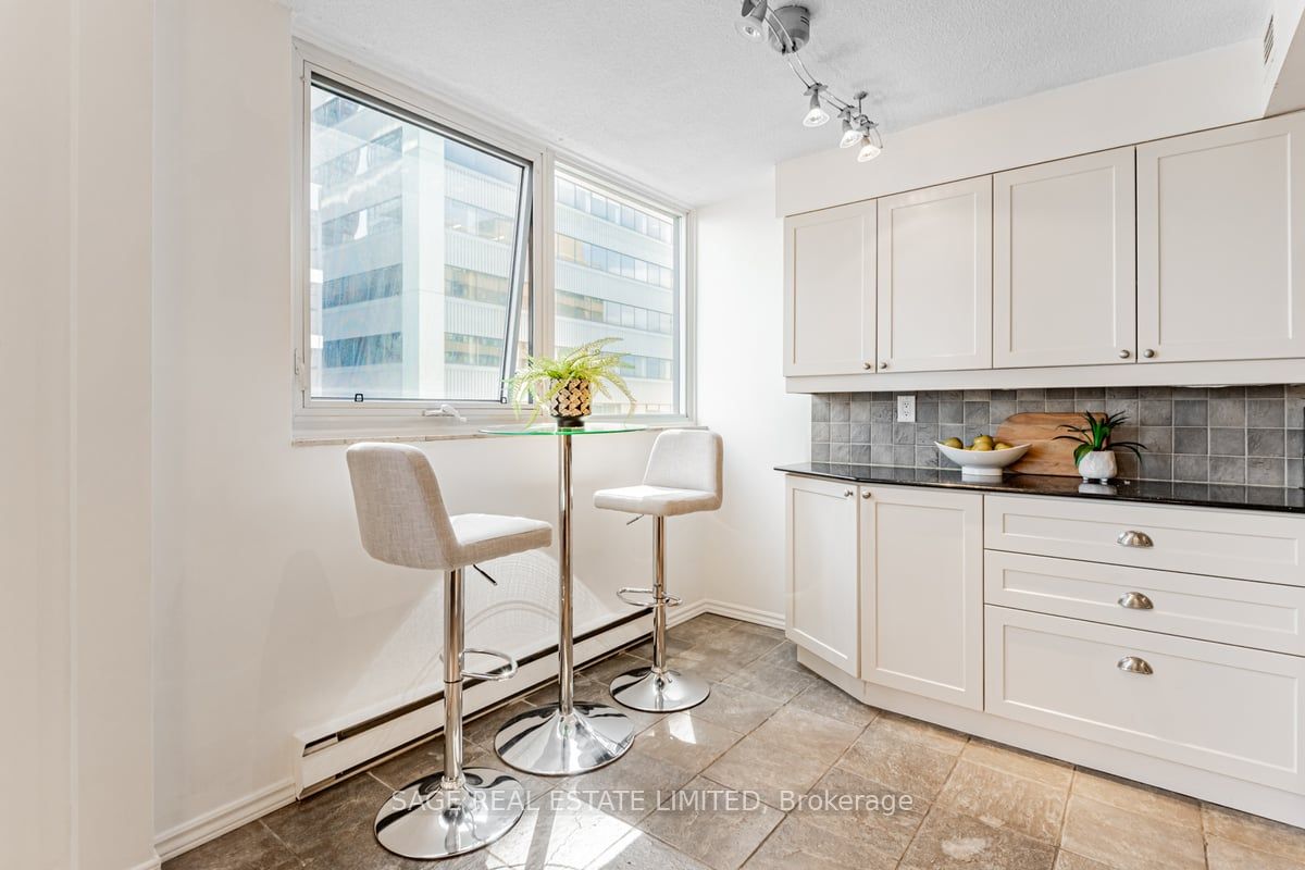 360 Bloor Street E #1007