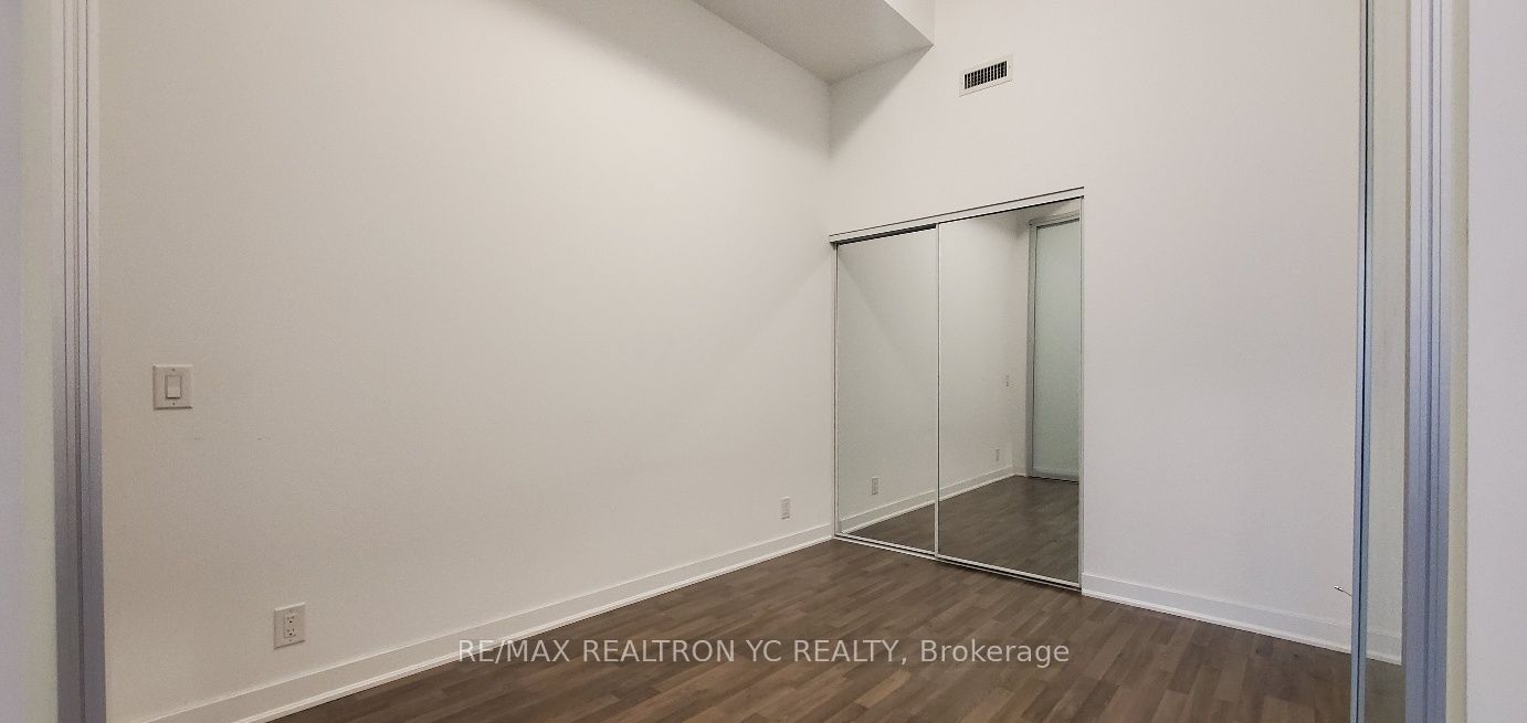120 Parliament Street, #917