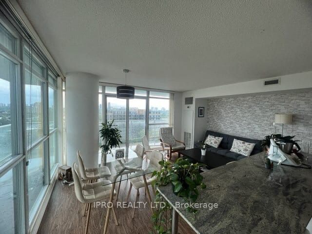 33 Singer Court, #1202