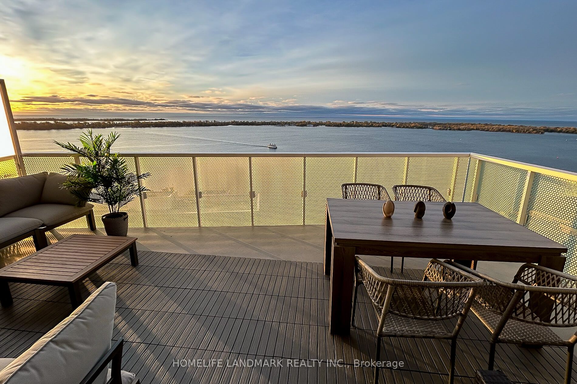 15 Queens Quay E, #2304