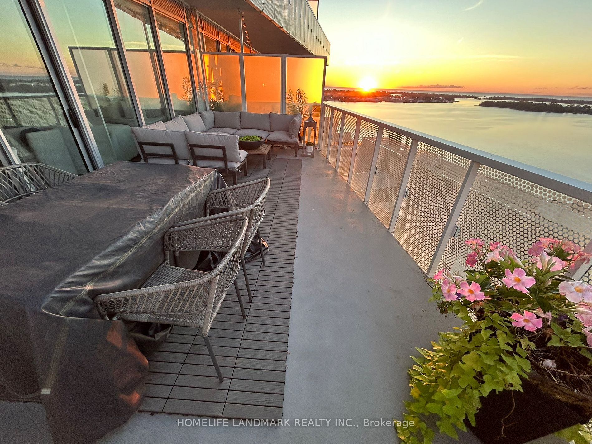 15 Queens Quay E, #2304