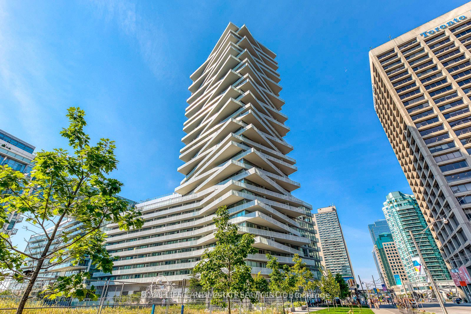 15 Queens Quay E, #2304