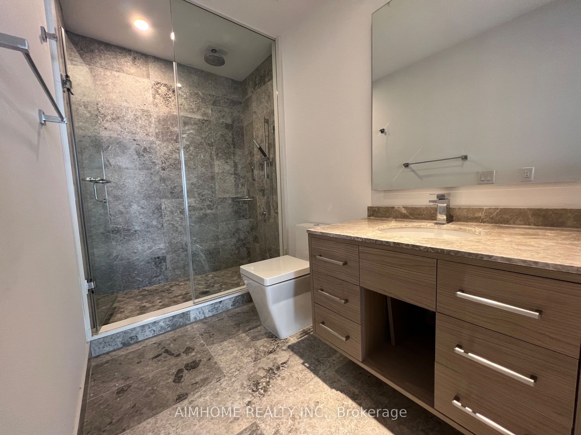 488 University Avenue #4703