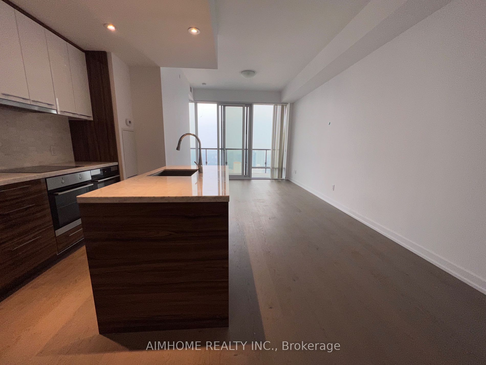 488 University Avenue #4703