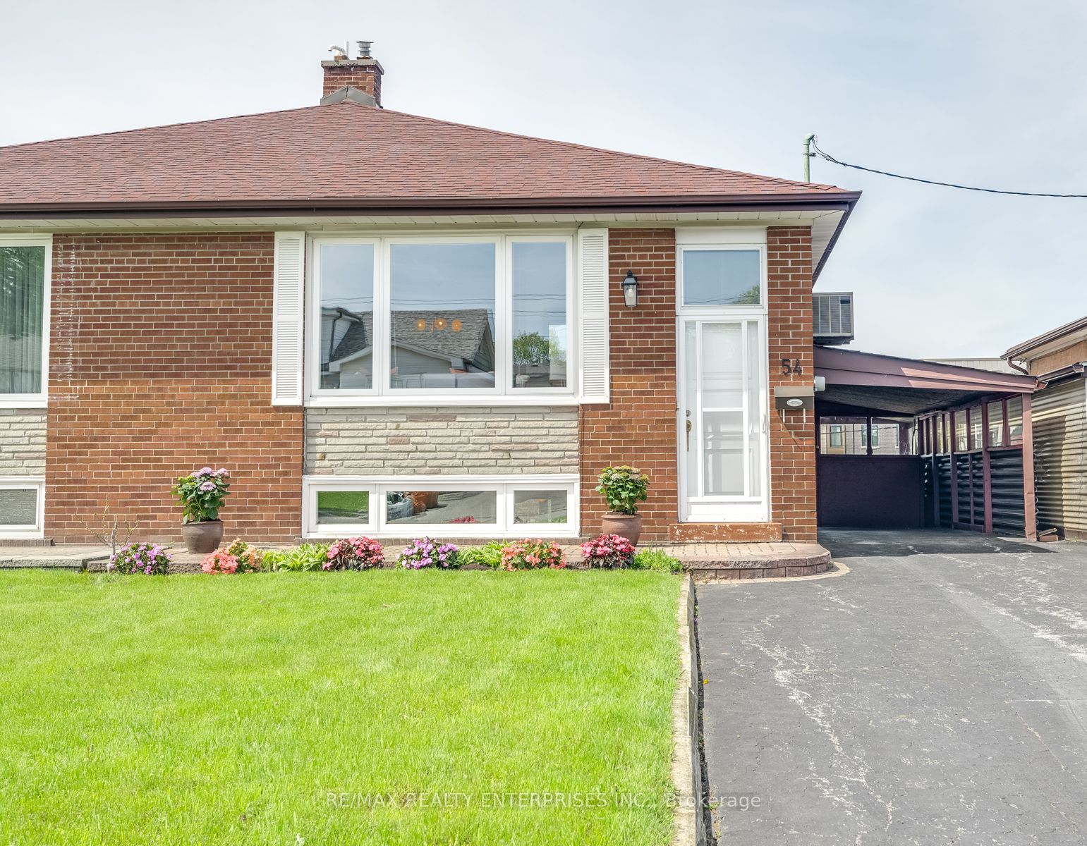 54 Pinebrook Avenue