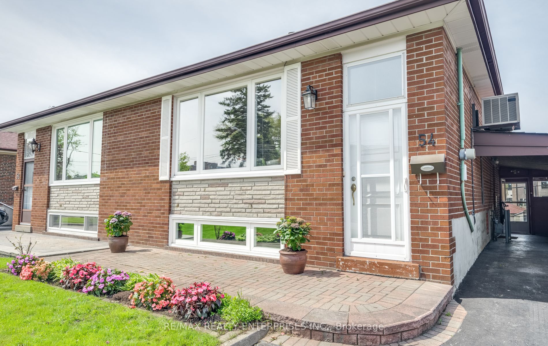 54 Pinebrook Avenue