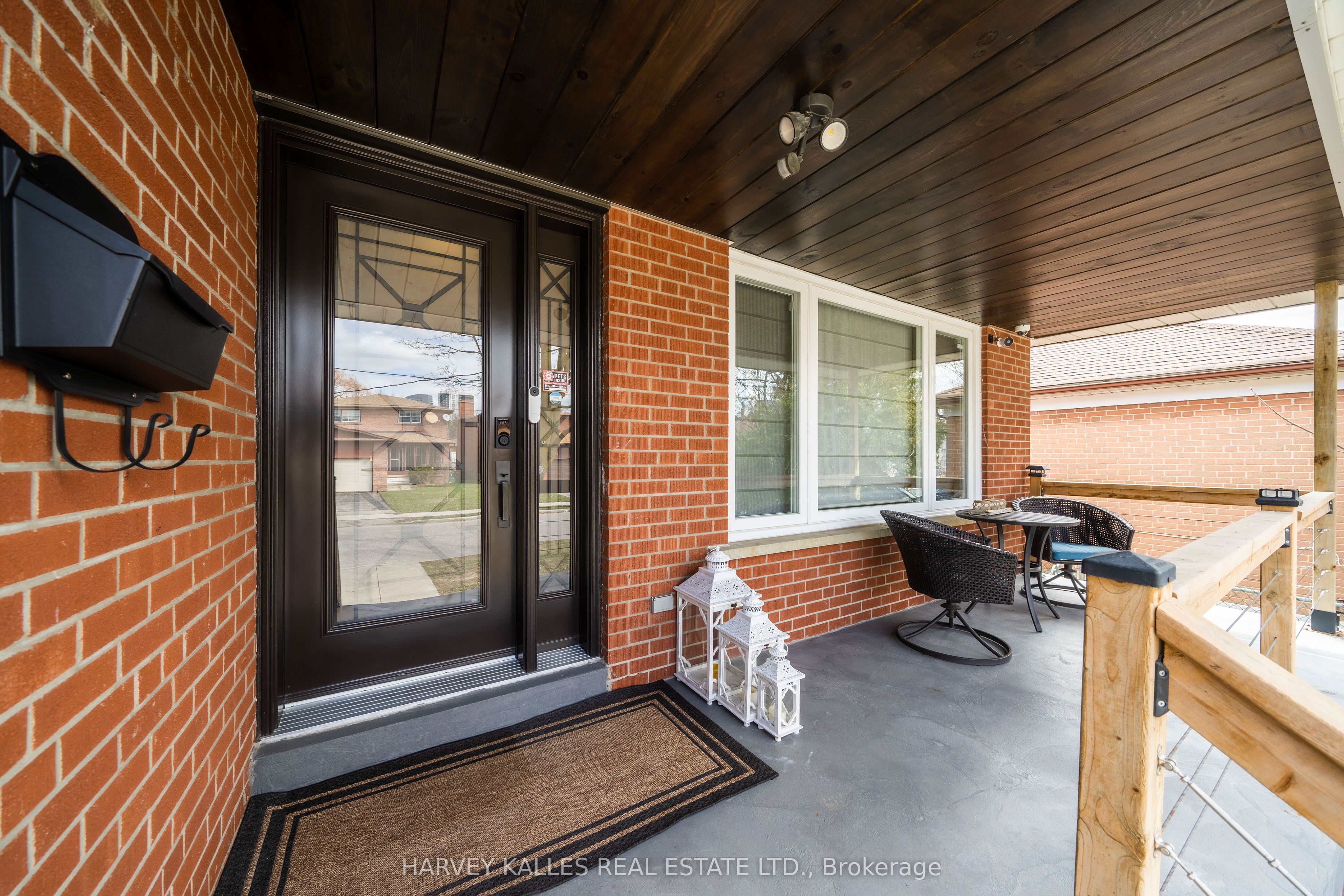 33 Madawaska Avenue