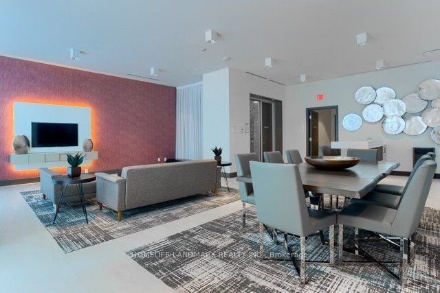 68 Merton Street, #204