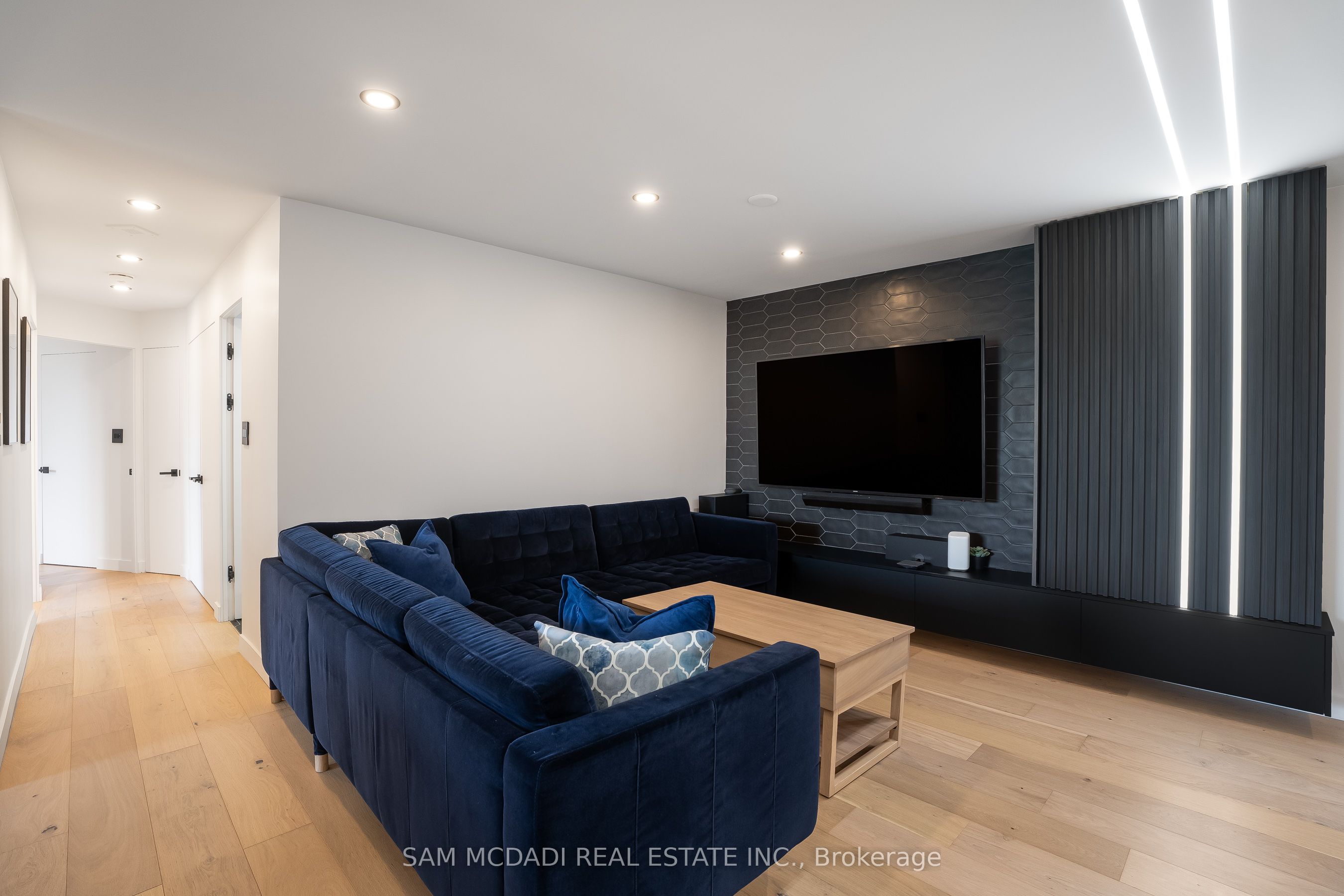 5444 Yonge Street #304