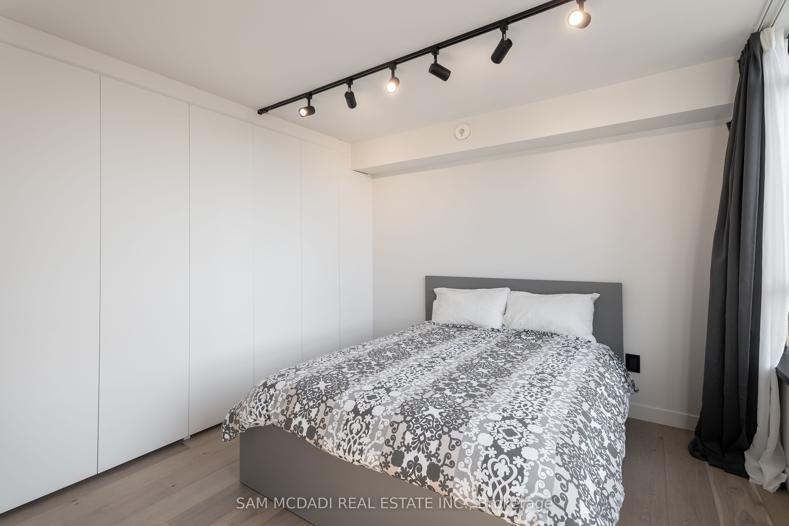 5444 Yonge Street #304