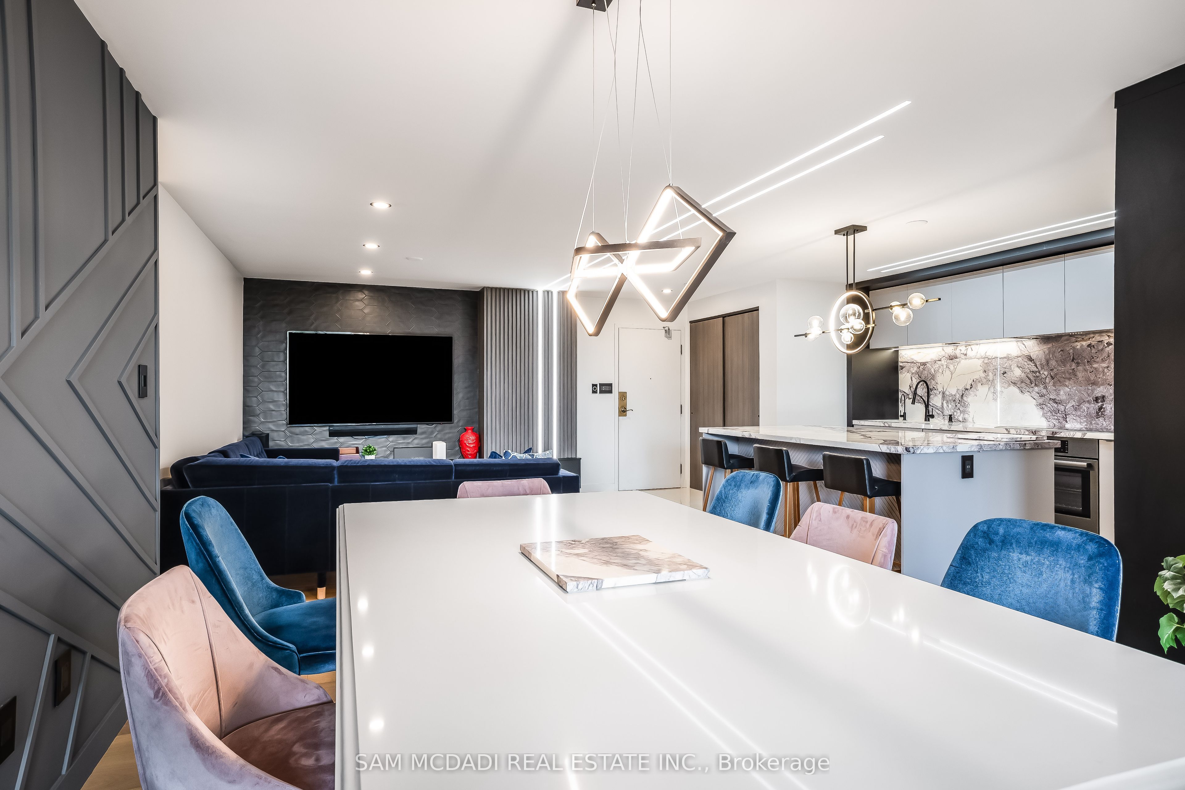 5444 Yonge Street #304