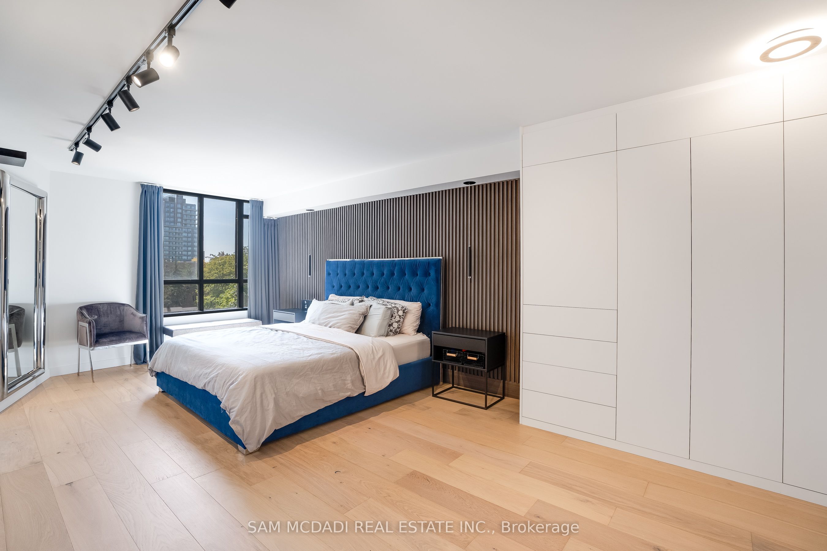 5444 Yonge Street #304