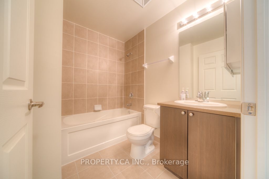 25 Lower Simcoe Street, #205