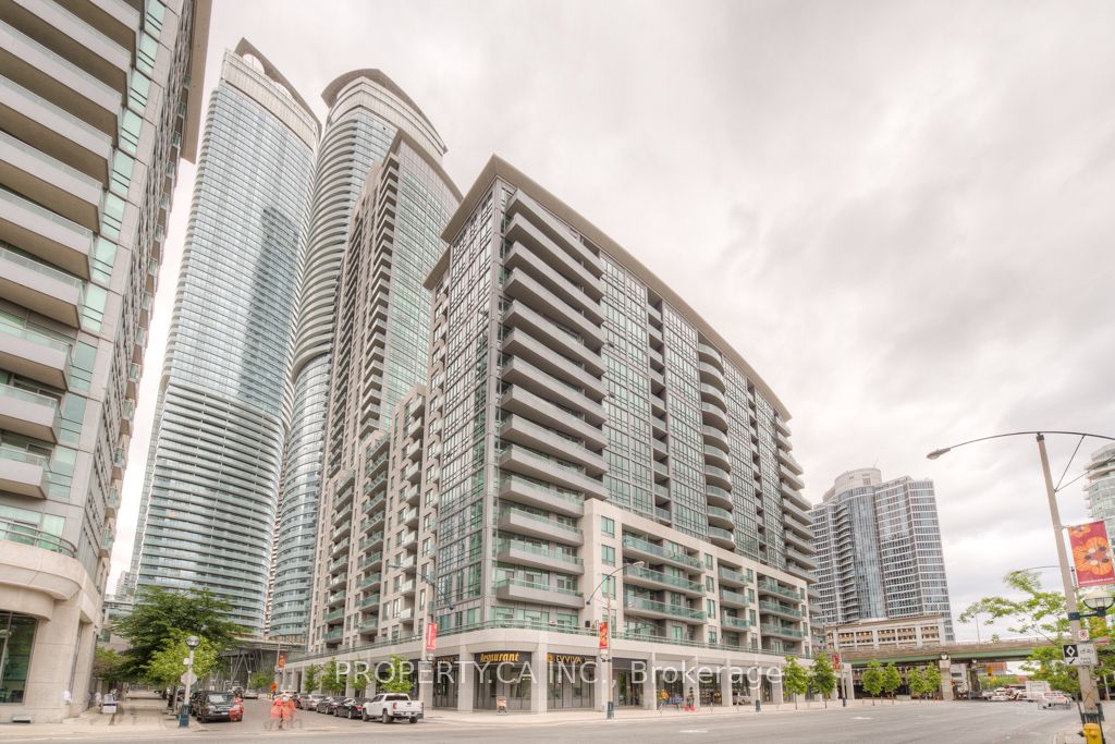 25 Lower Simcoe Street, #205