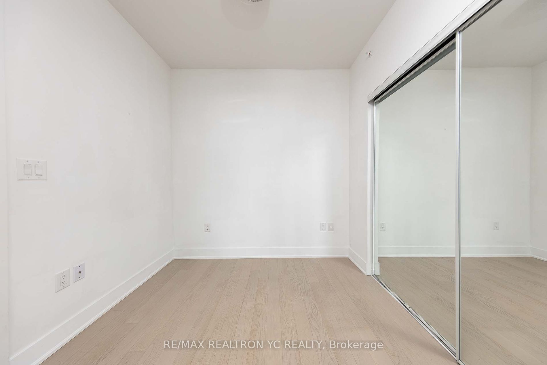 955 Bay Street #3907