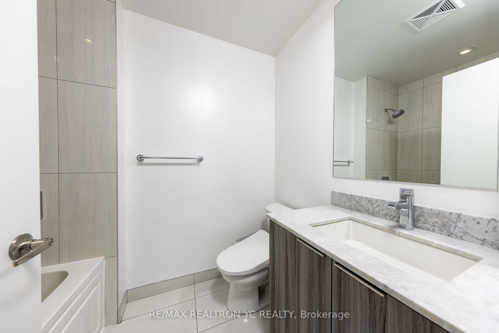 955 Bay Street #3907