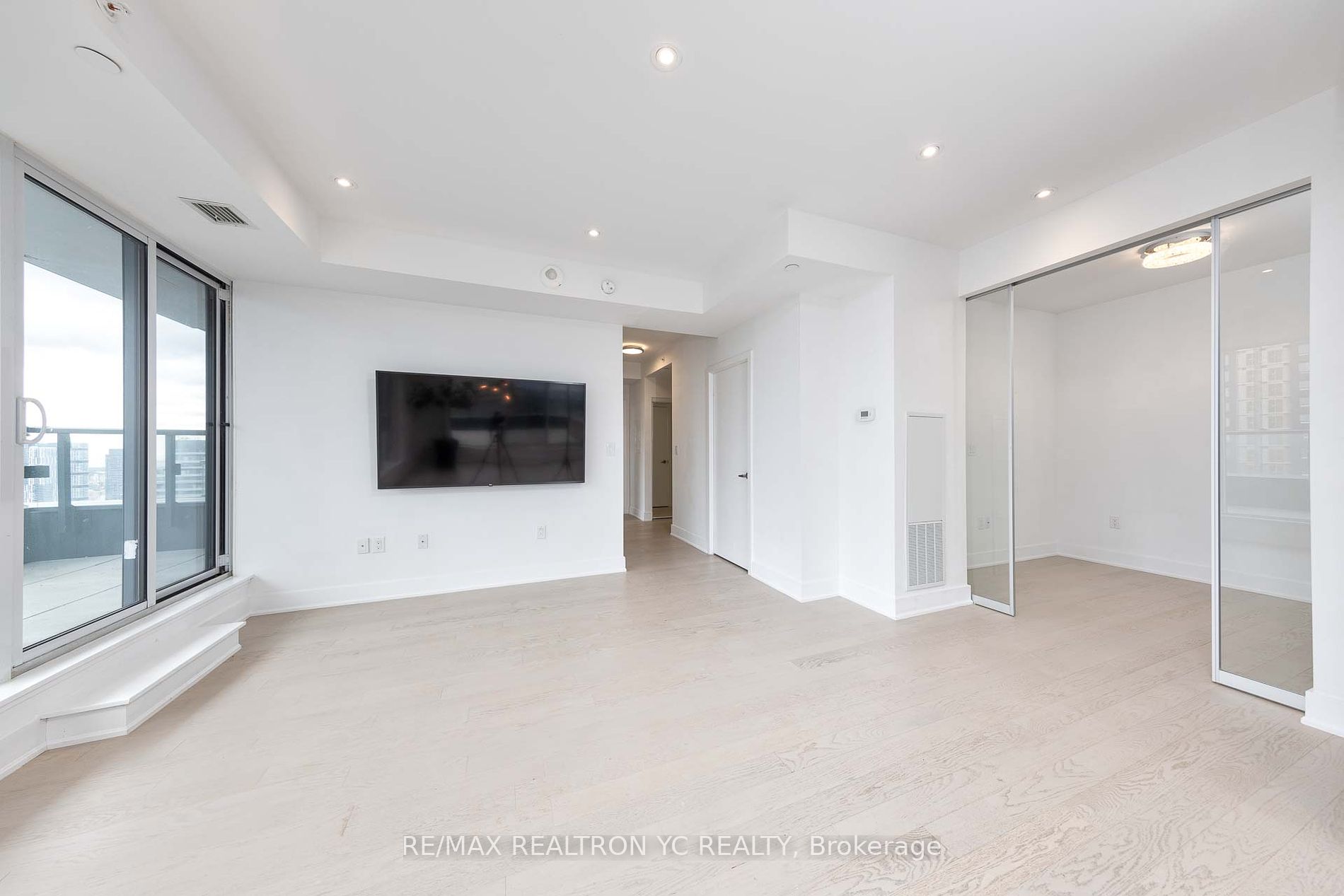 955 Bay Street #3907