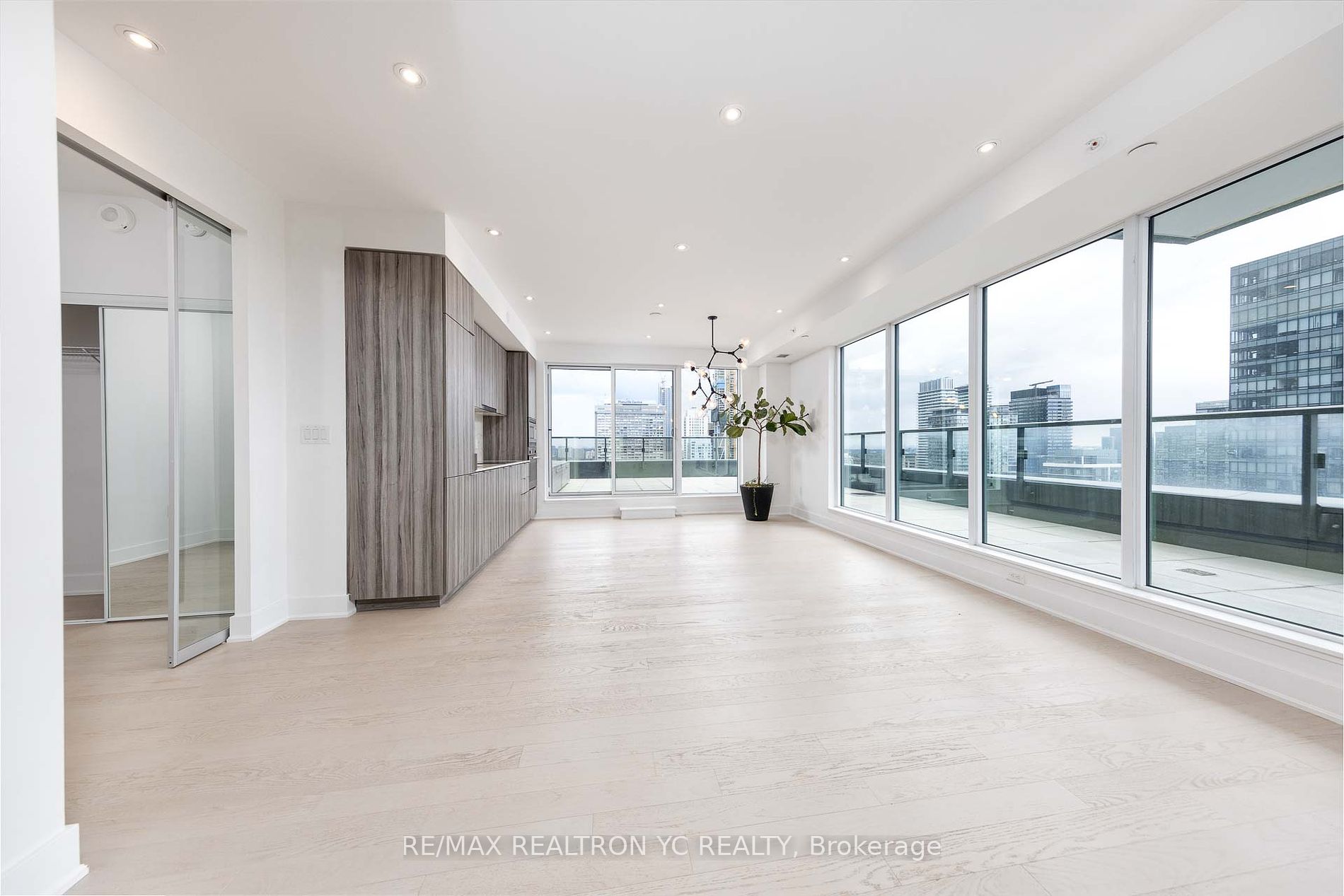 955 Bay Street #3907