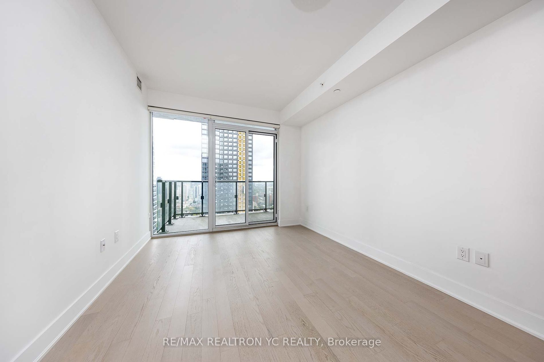 955 Bay Street #3907