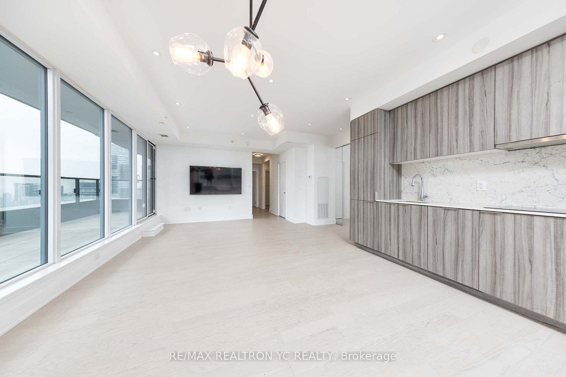 955 Bay Street #3907