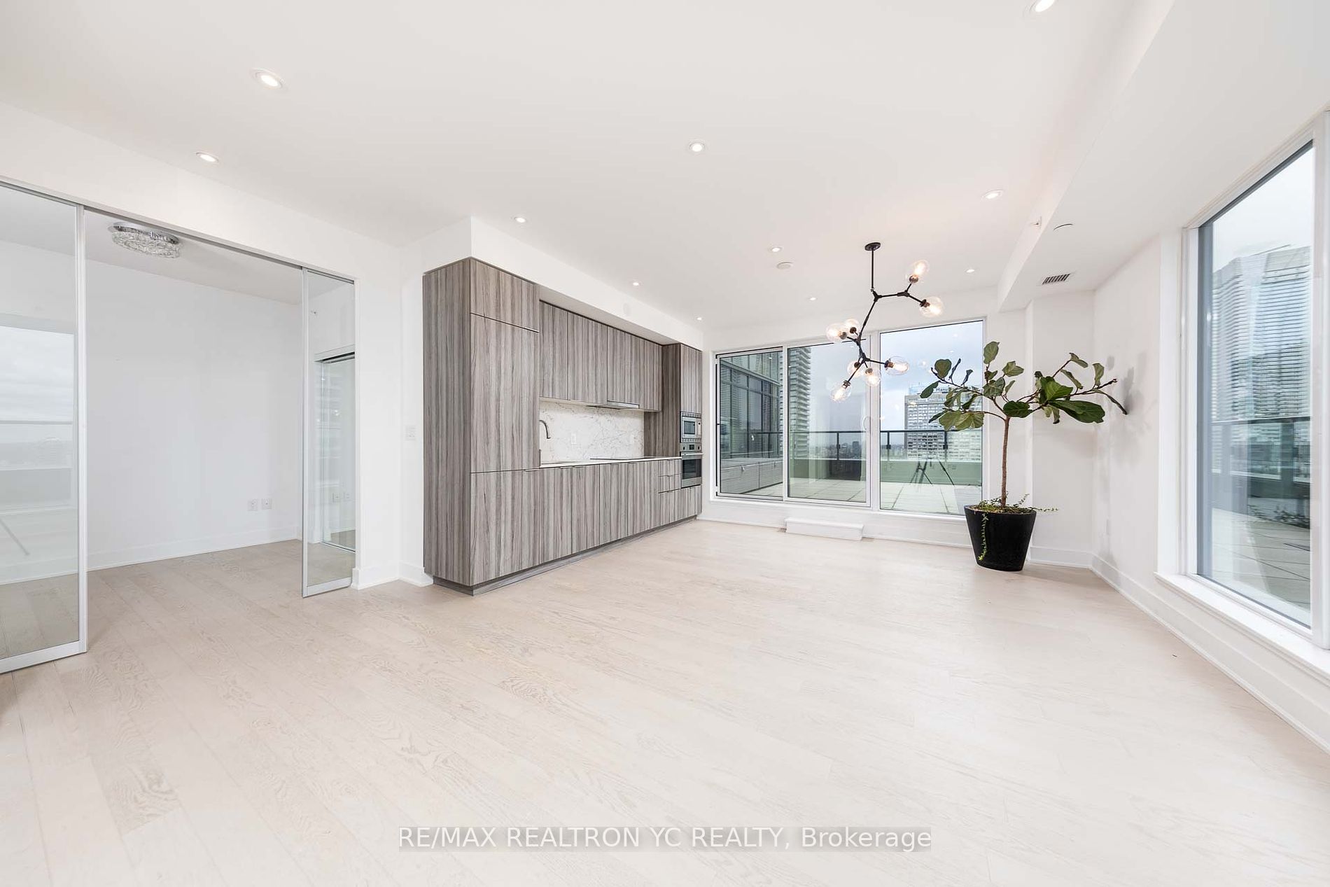 955 Bay Street #3907