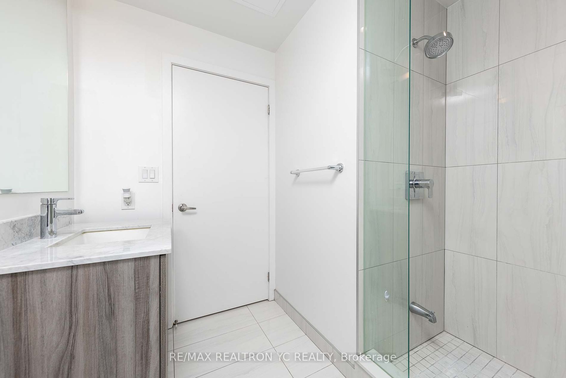 955 Bay Street #3907