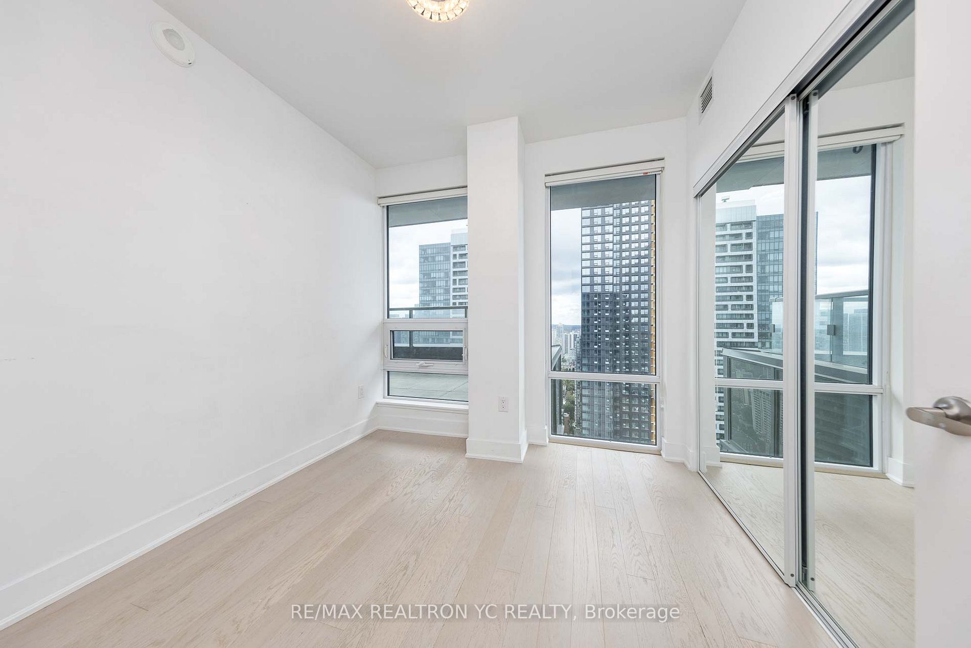 955 Bay Street #3907