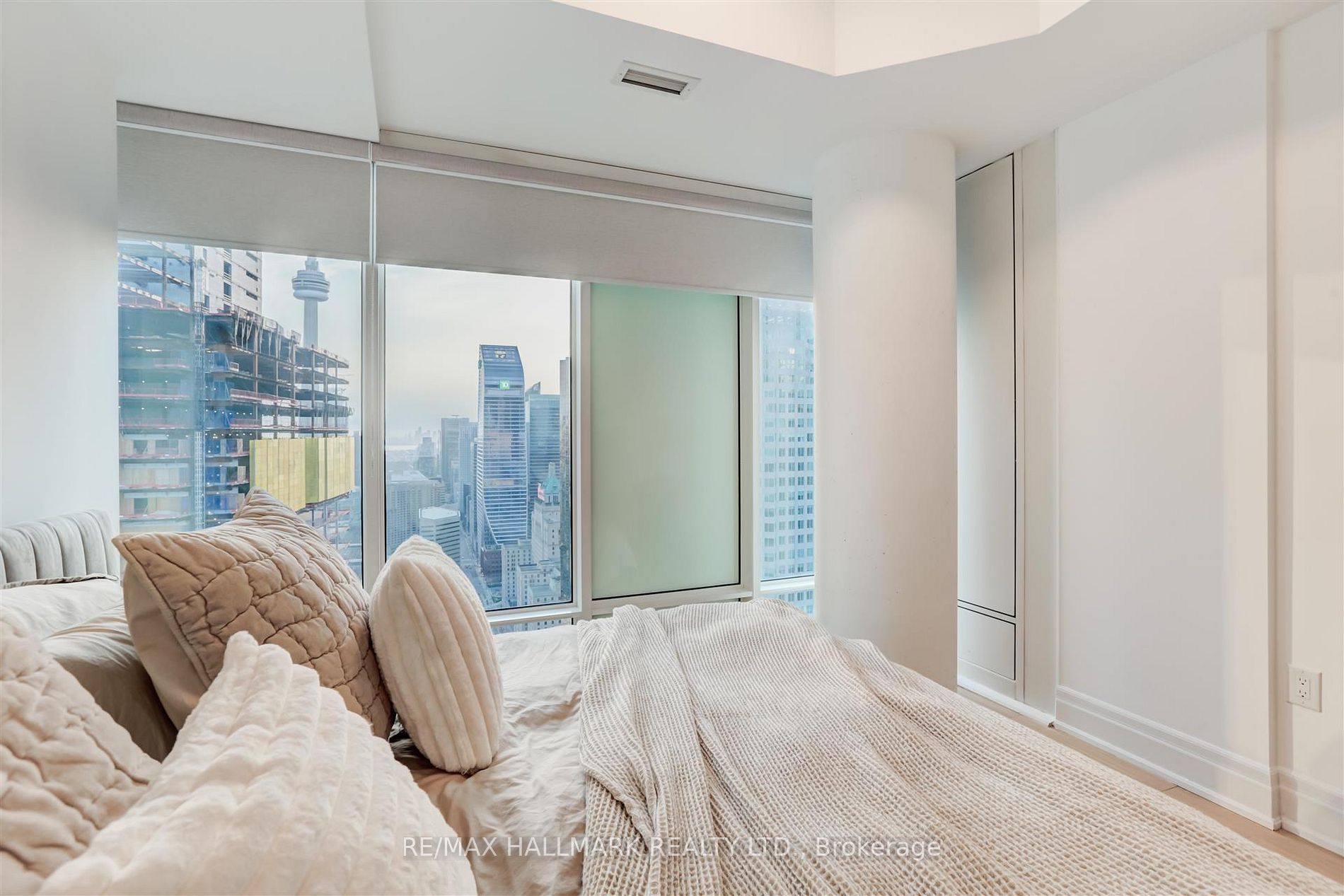 8 The Esplanade #4804