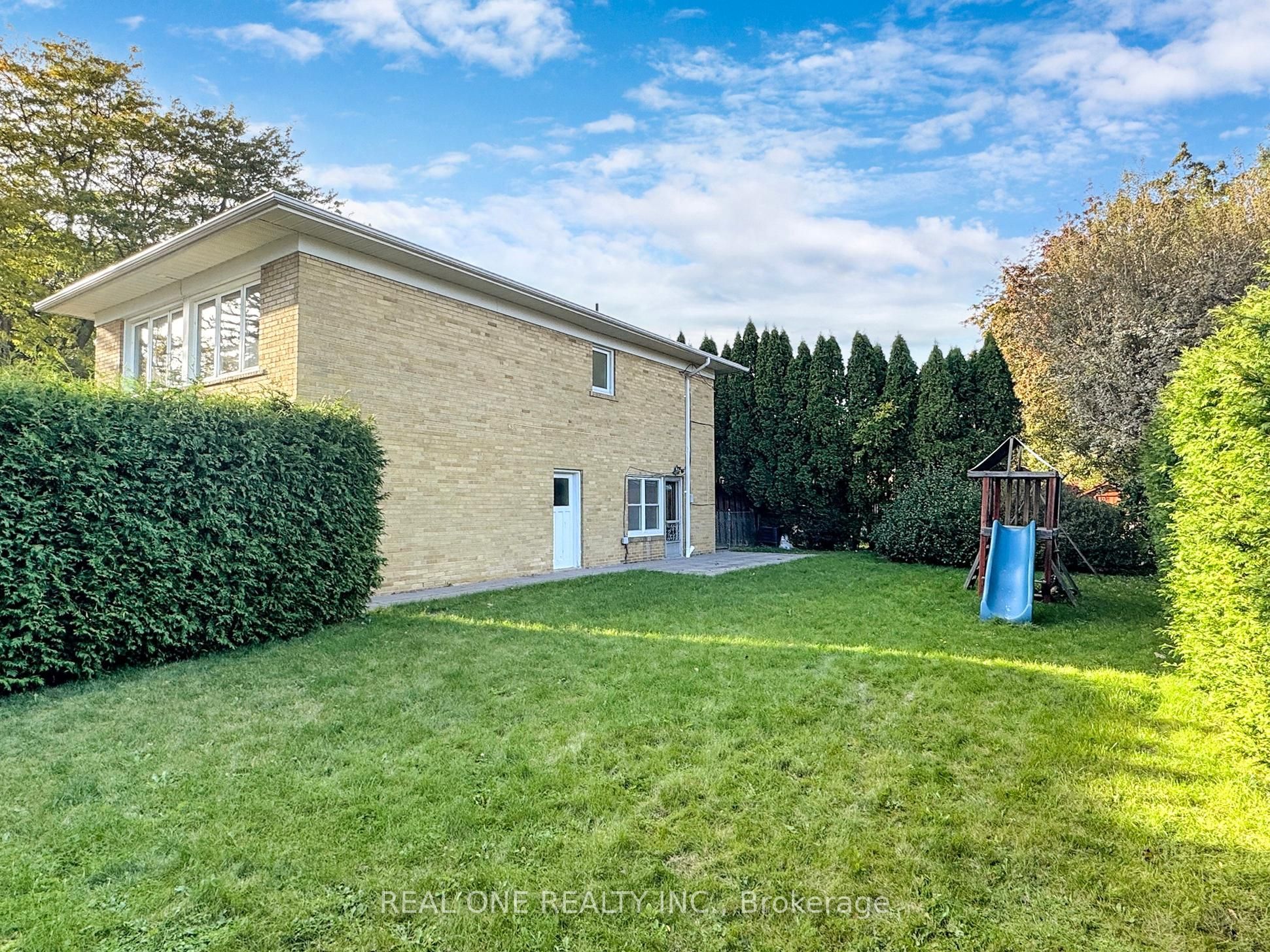 6 Morewood Crescent