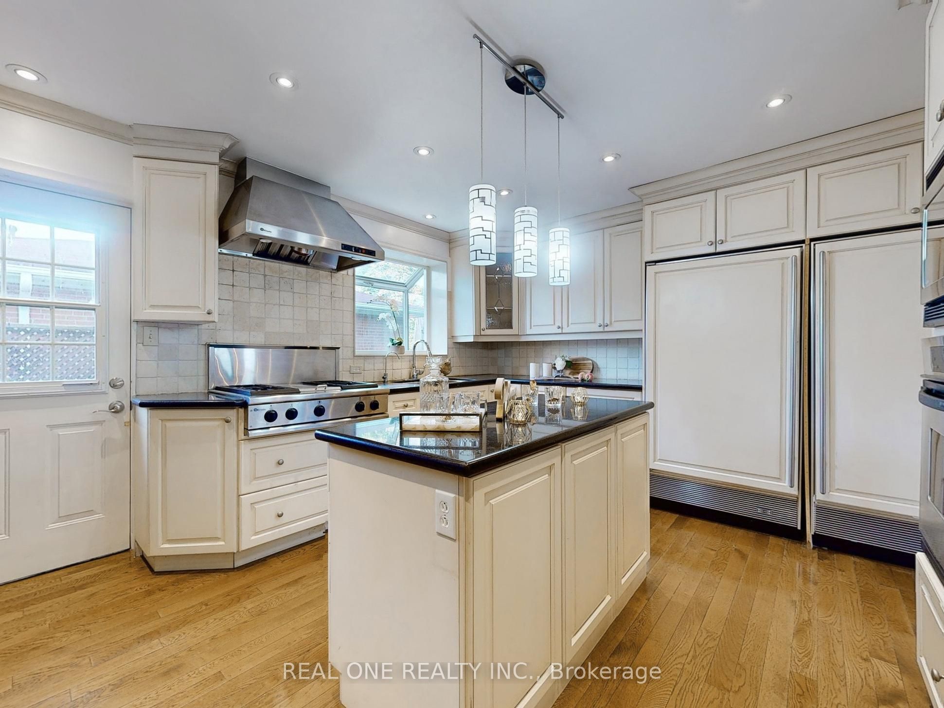 6 Morewood Crescent