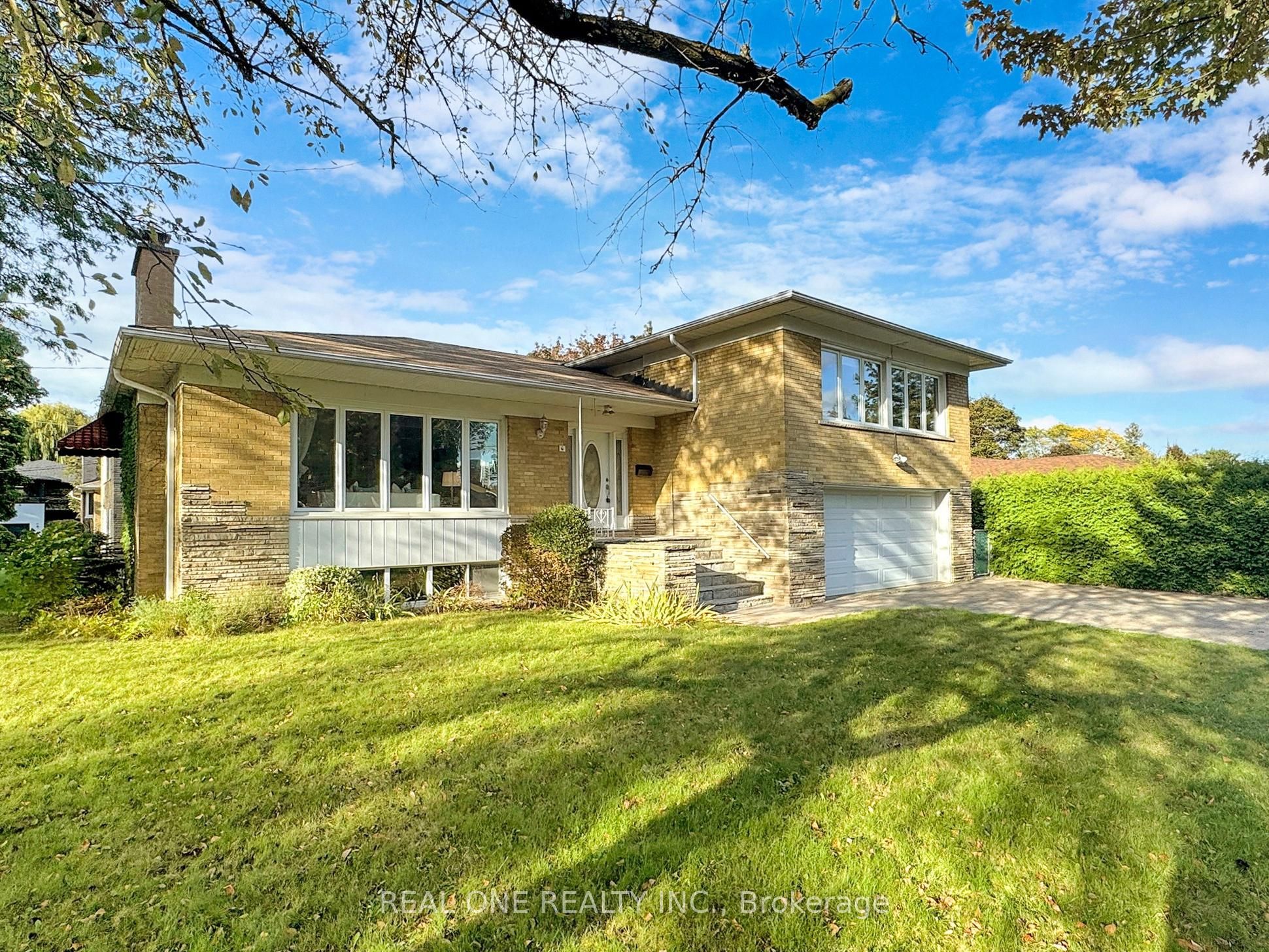 6 Morewood Crescent