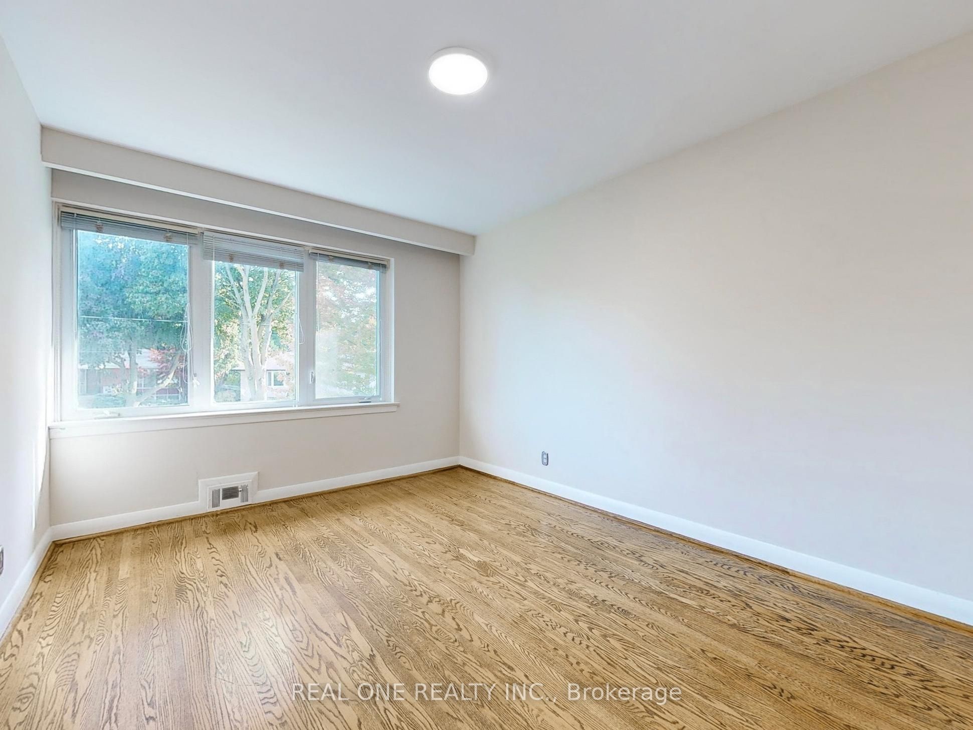 6 Morewood Crescent