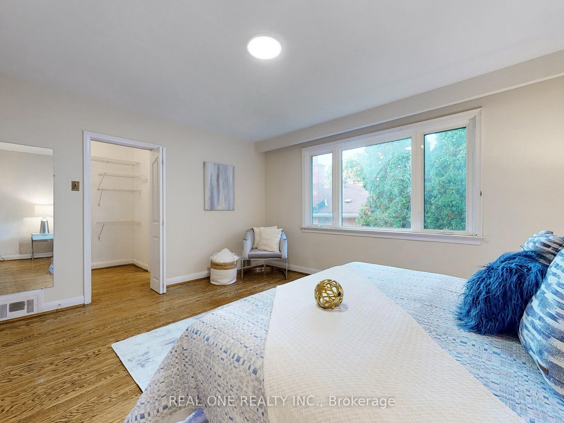 6 Morewood Crescent