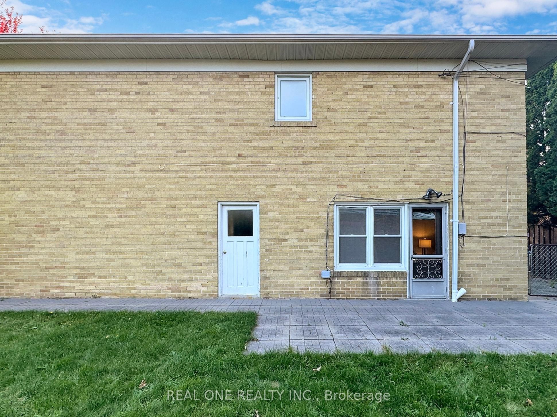 6 Morewood Crescent