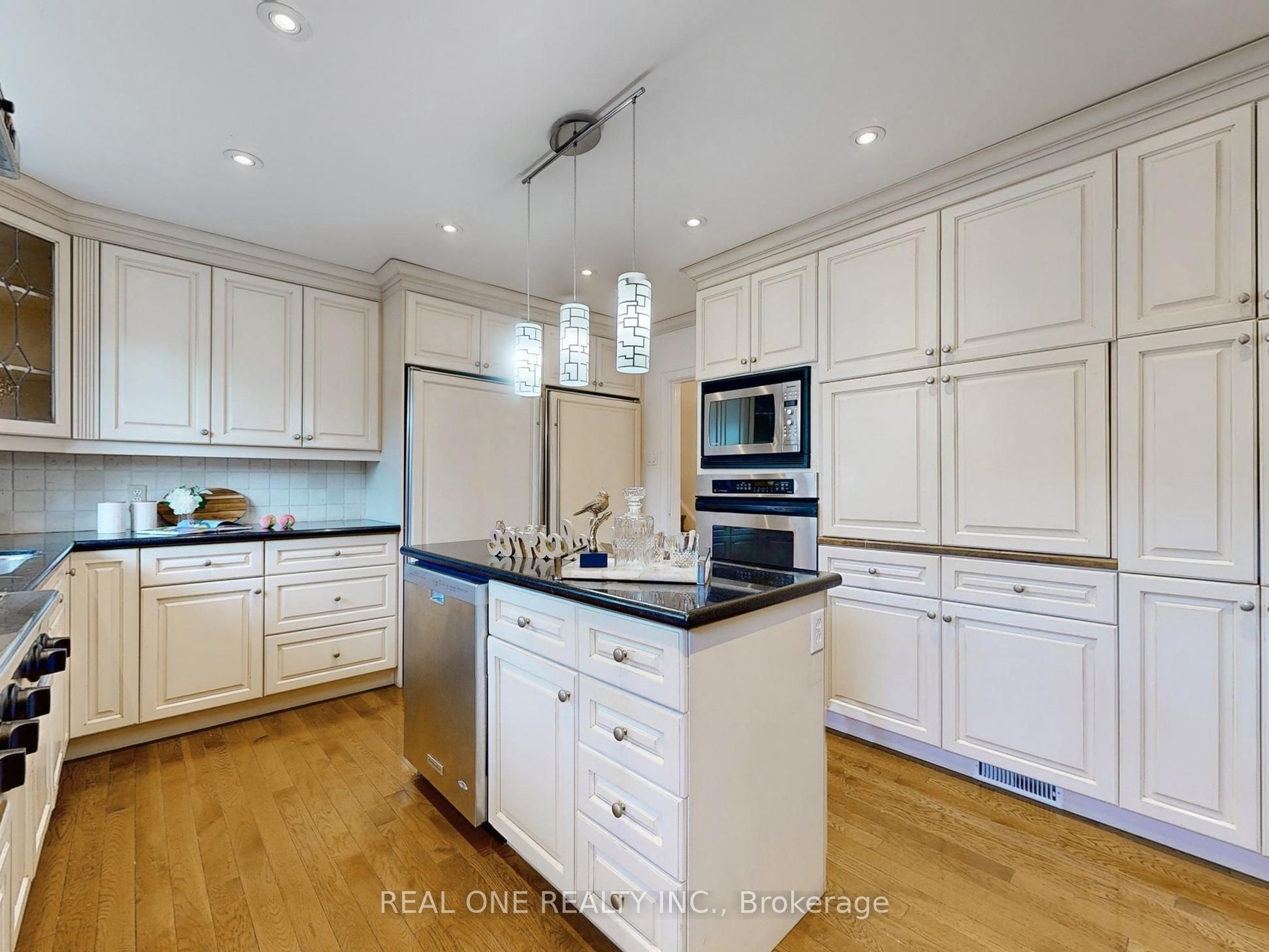 6 Morewood Crescent