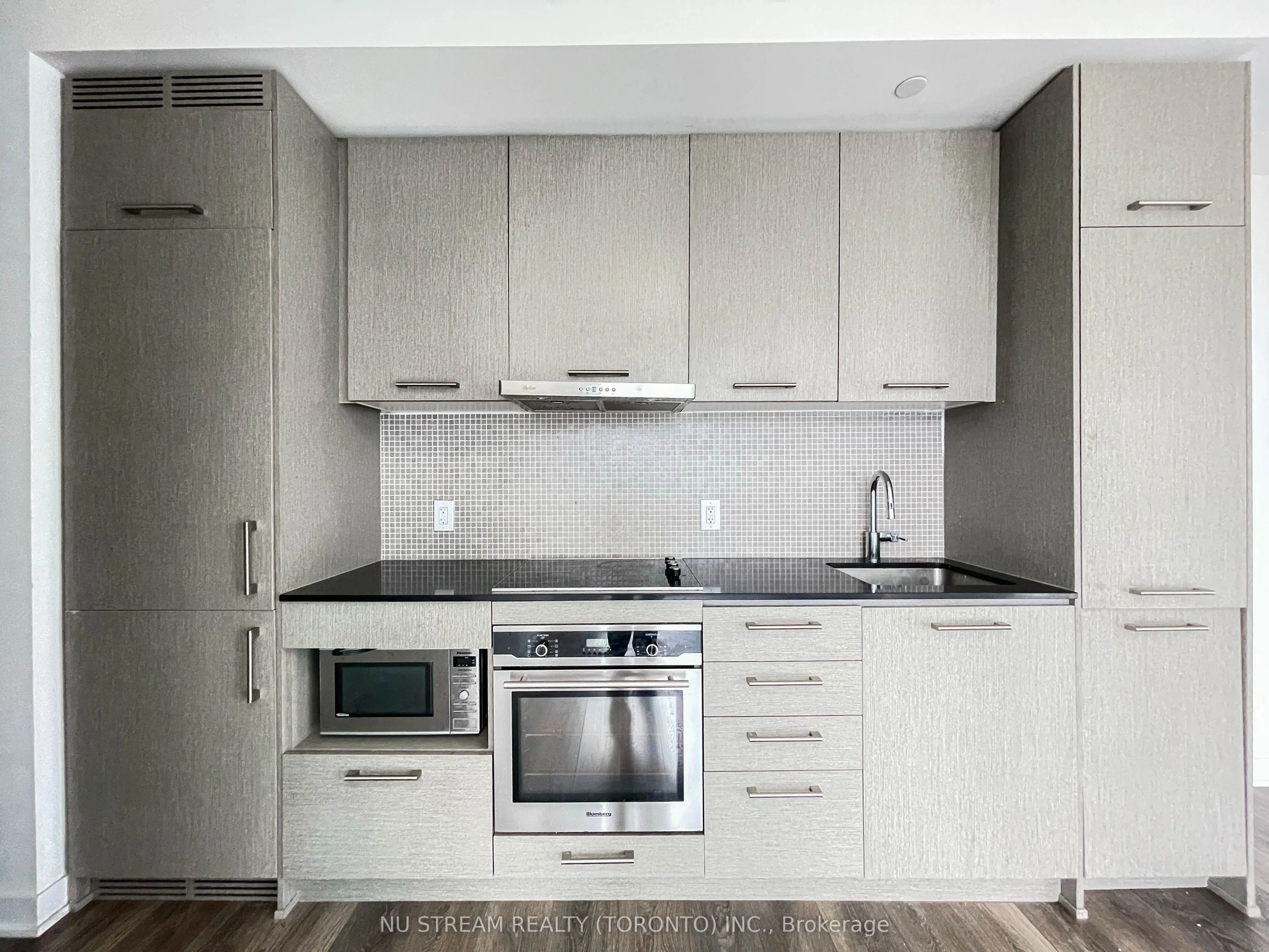 87 Peter Street, #2302