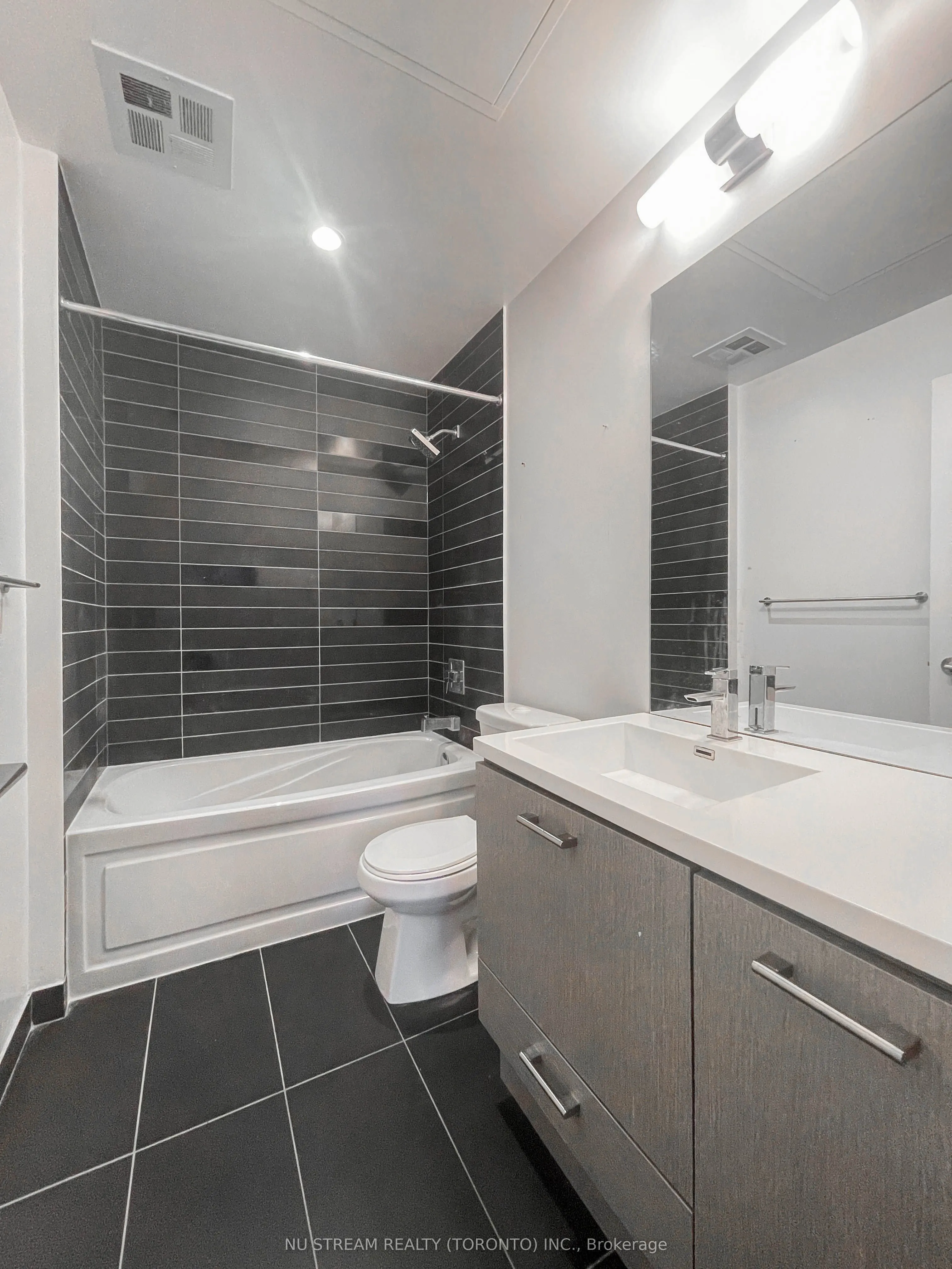 87 Peter Street, #2302