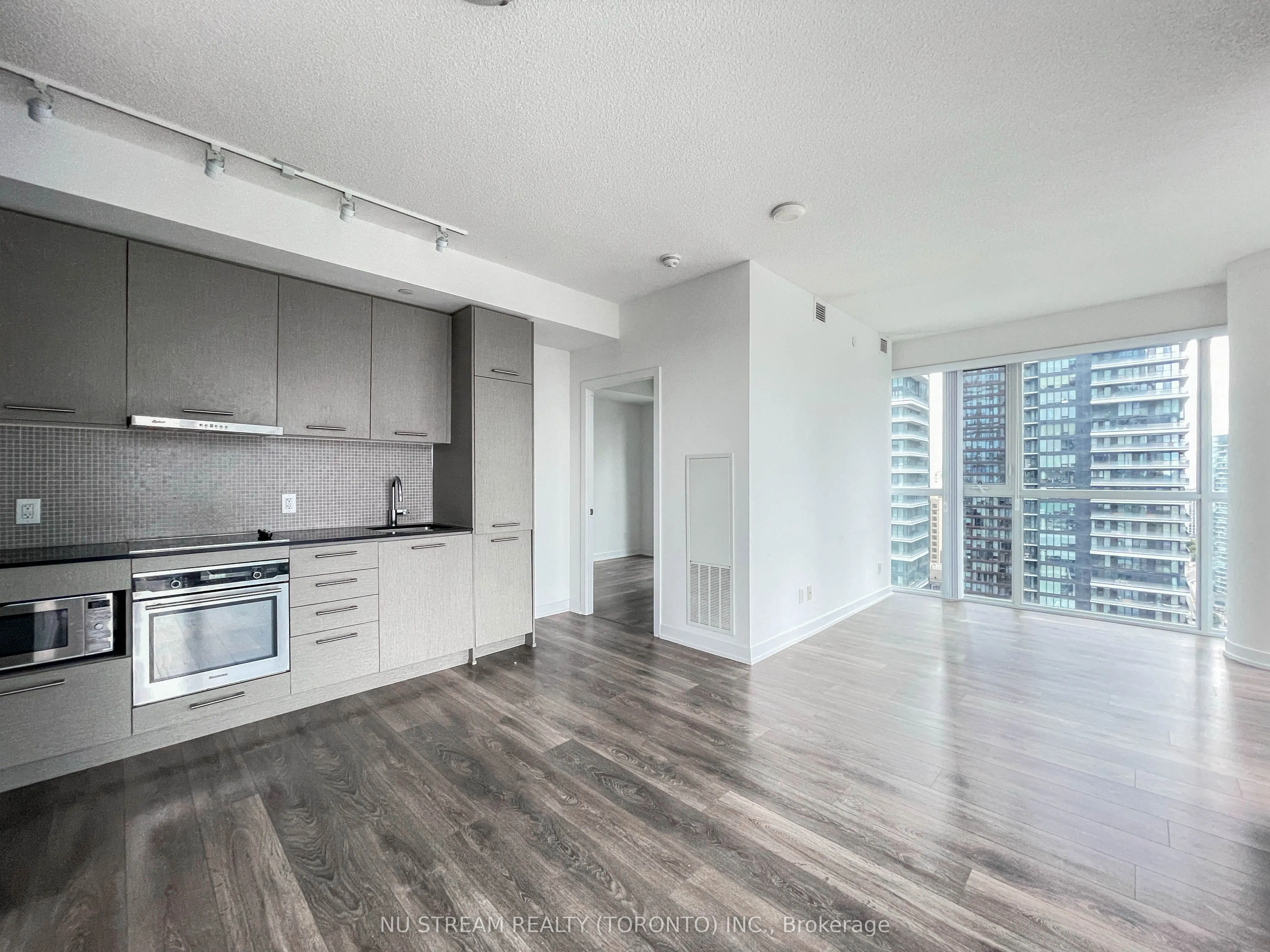 87 Peter Street, #2302