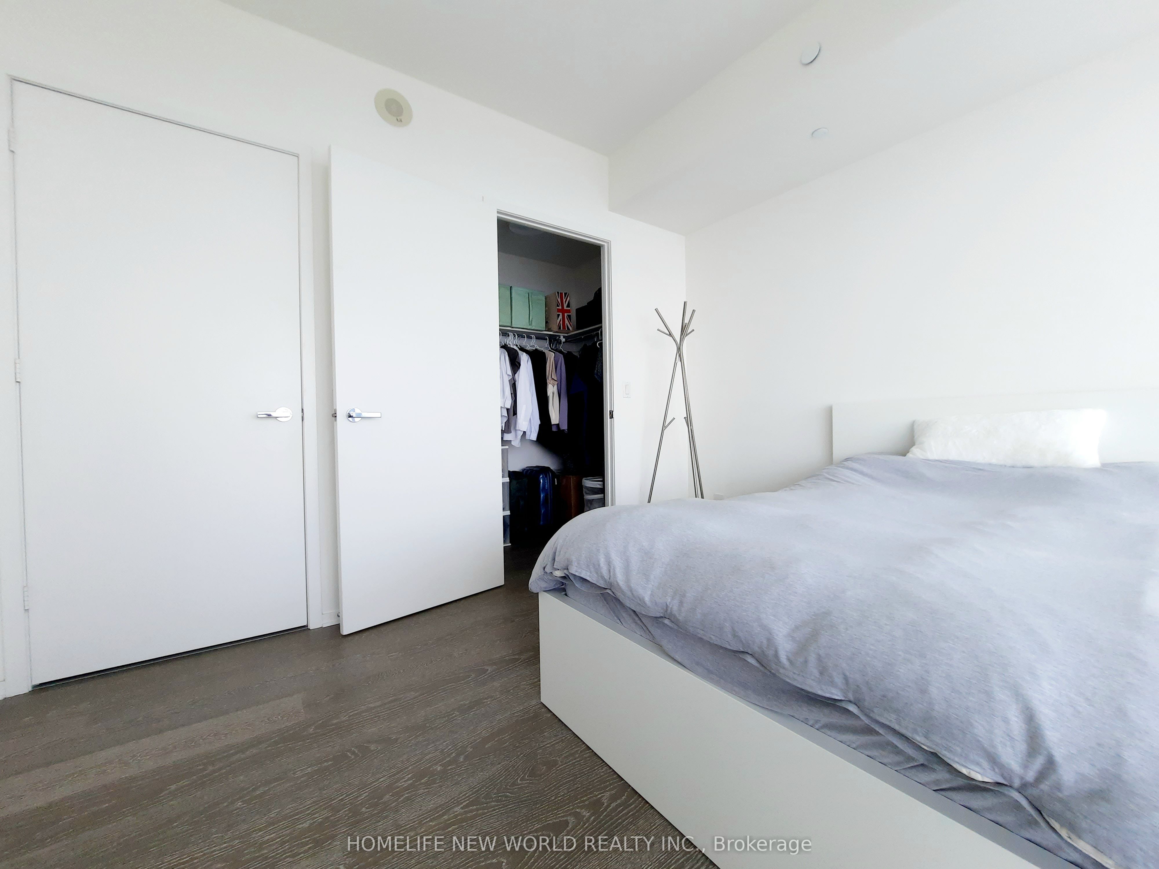 1 Bloor Street E #6902