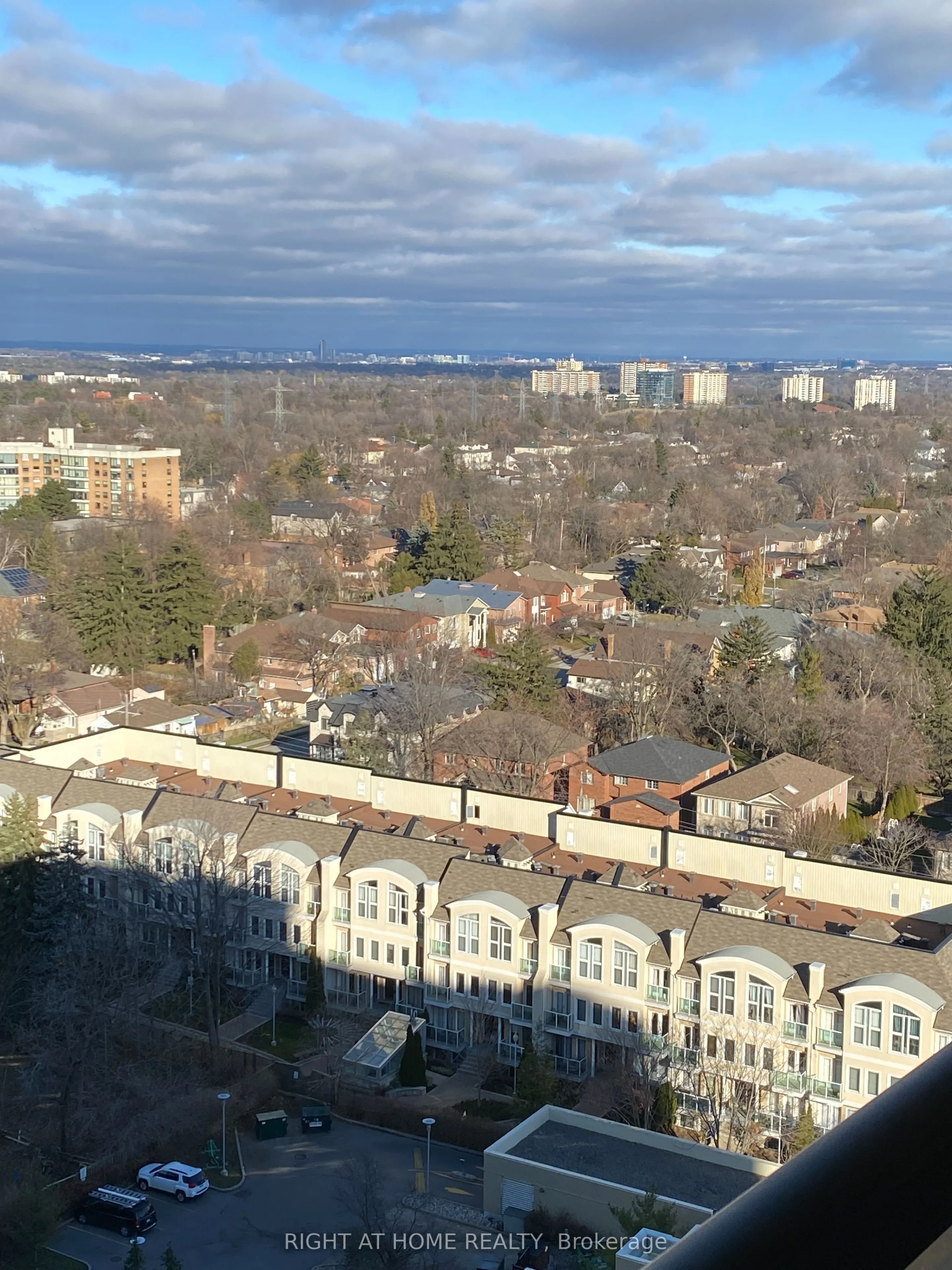 18 Sommerset Way, #2316