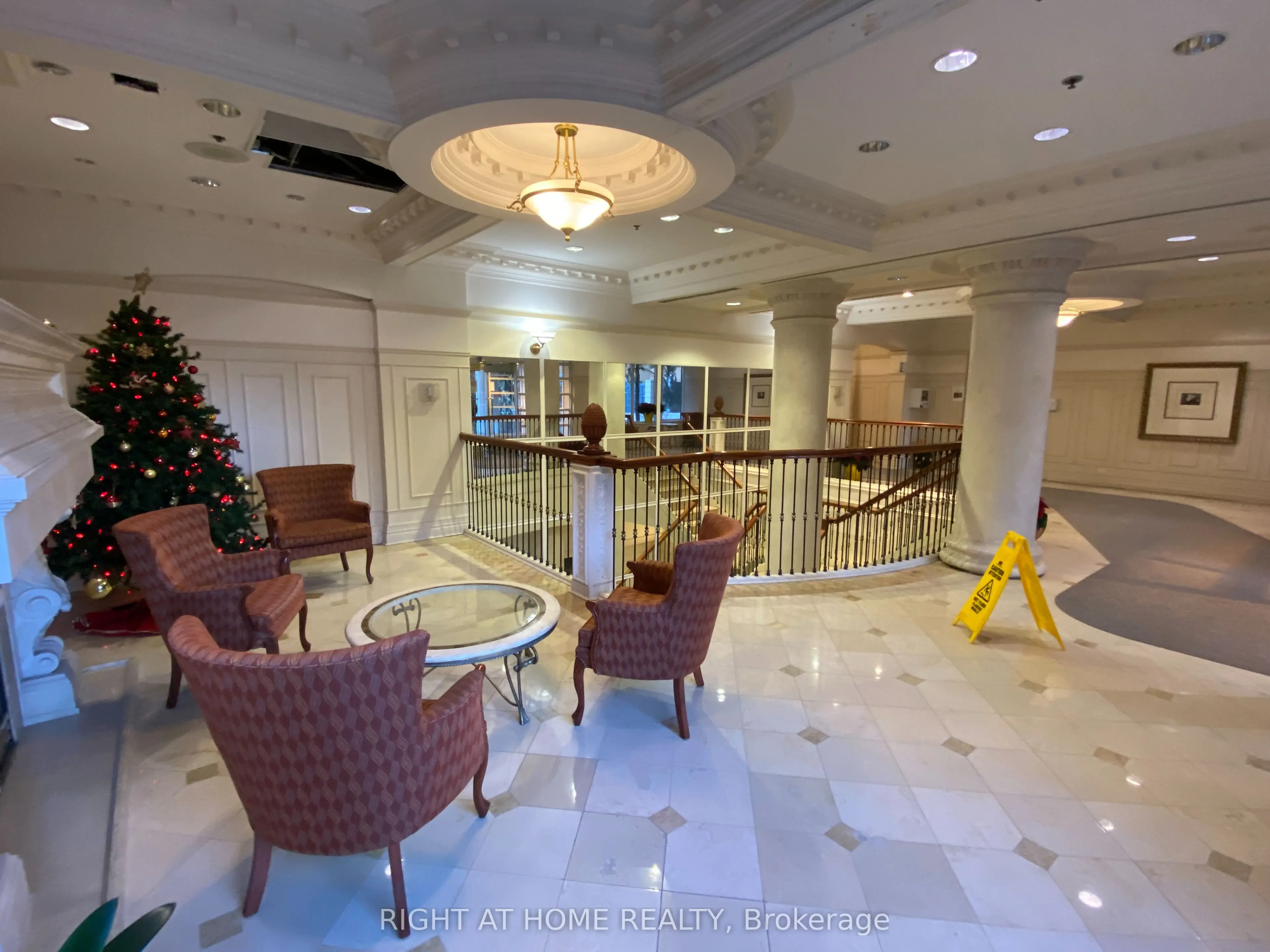 18 Sommerset Way, #2316